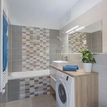 New Corvin Home, Ac, Free Parking Balcony W/view Budapest