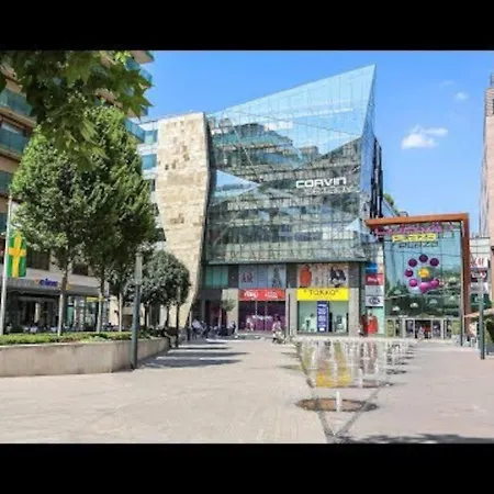New Corvin Home, Ac, Free Parking Balcony W/view *